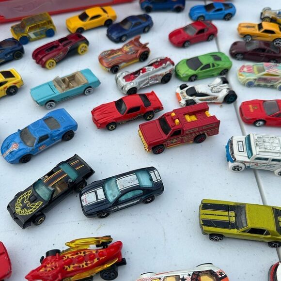 Hot Wheels Orange Toy Car Carrier with 43 Assorted Mini Cars - Picture 4 of 5